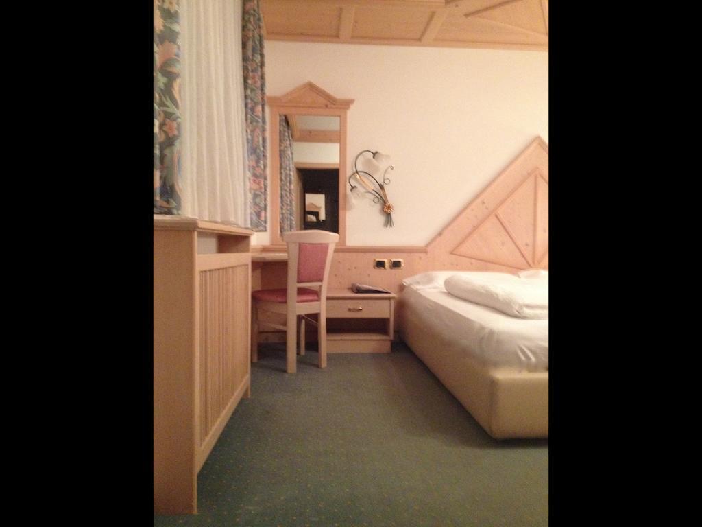 Hotel Olympia Arabba Room photo