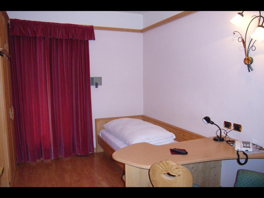 Hotel Olympia Arabba Room photo