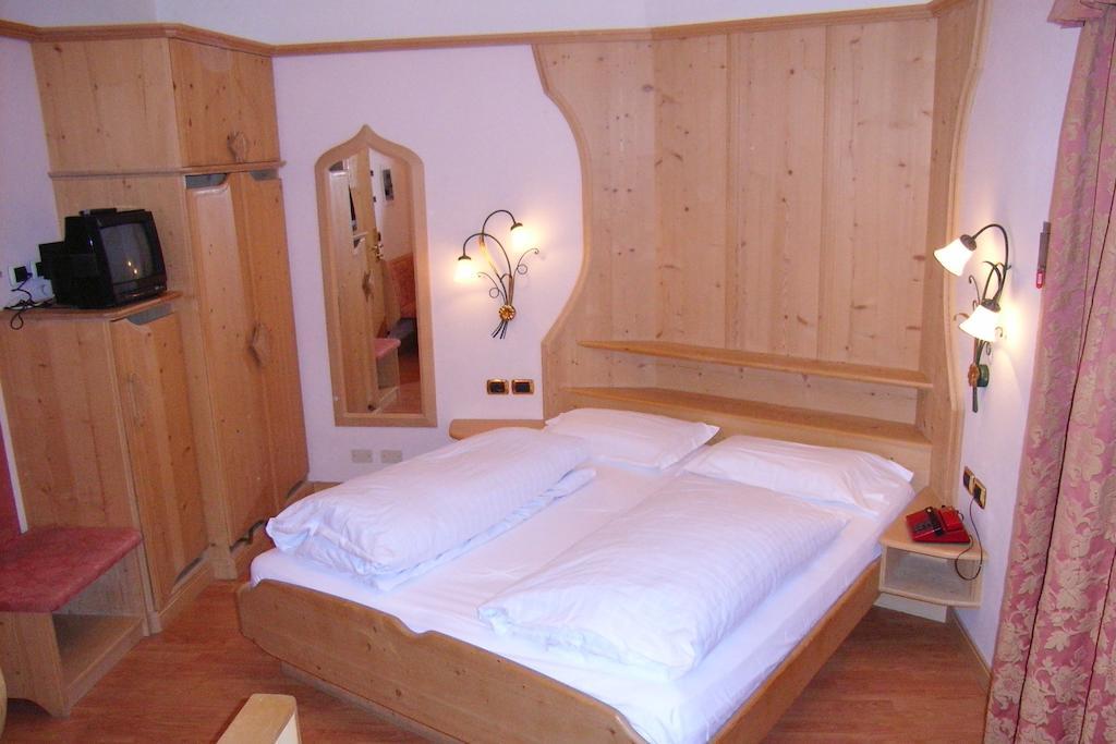 Hotel Olympia Arabba Room photo